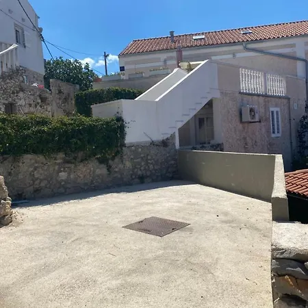 Vakantiehuis Vacation Ustrine